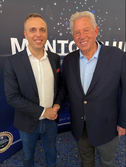 Cosmin Mircea alaturi de John Maxwell